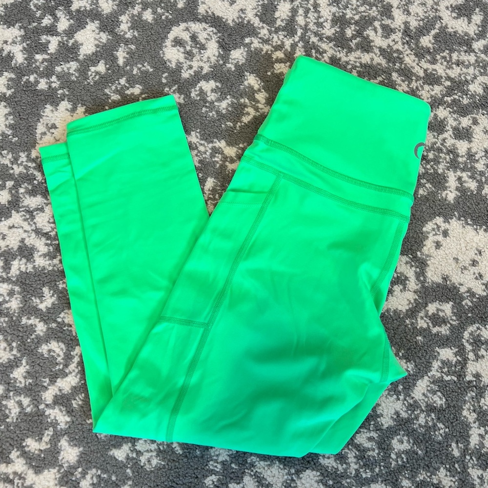 EUC Zyia Spring Bud Pocket Light n Tights Capri